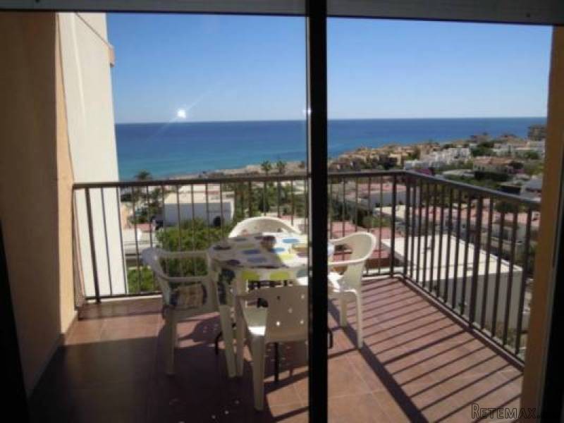 2 Bedroom 1 Bathroom Apartment In La..