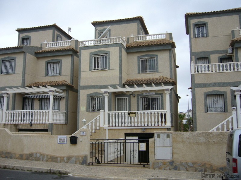 4 Bedrooms - Villa - Alicante - For Sale
