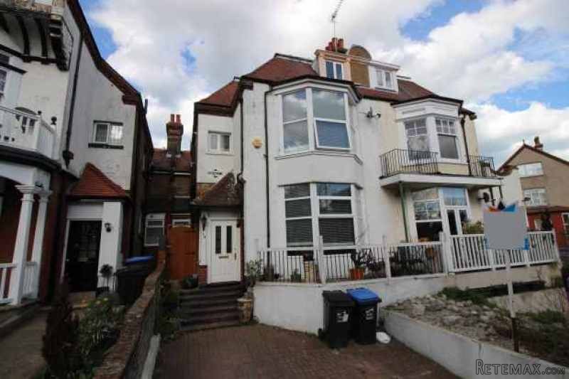 5 bedroom, Semi-detached House house..