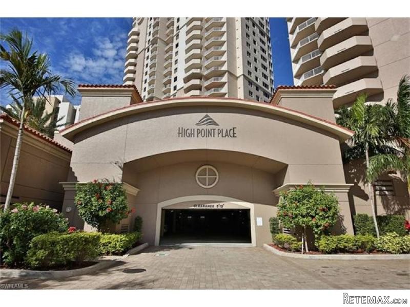3 bedroom Condominium For Sale: Fort..