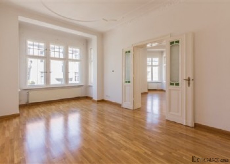 Rare: Spacious 4-Rooms Old-Style..