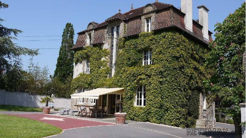 Superb Eight Bedroom Manor House - 2