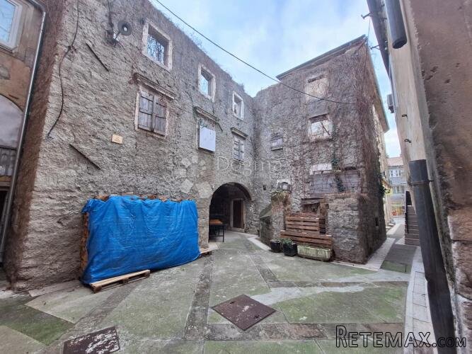 VRHUNSKA INVESTICIJSKA PRILIKA U SRCU SENJA NA SAMO 100m OD - 3