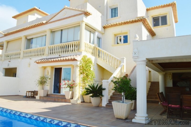 Well presented 5 bedroom semi detached..