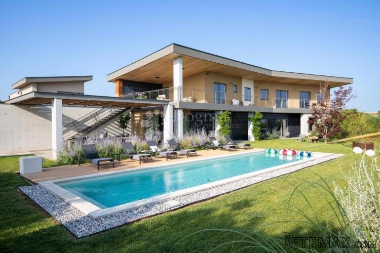 SUVREMENA VILLA S BAZENOM NA MIRNOJ LOAKCIJI - 2