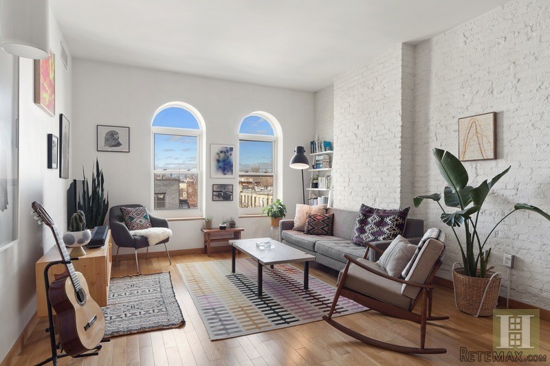 2 bedroom Apartment For Sale: 794 HART..