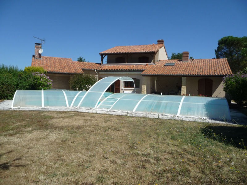 Lovely House with Pool, Quiet Location