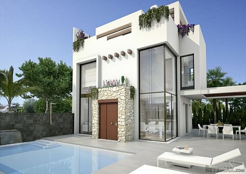 * Luxury 3 Bed Detached Villa with..