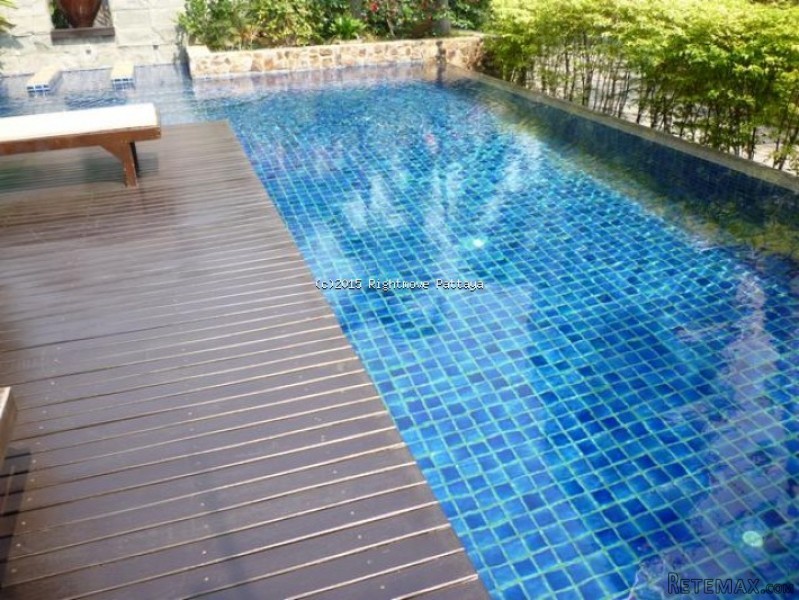 3 Bedroom Condo for sale in Pratumnak -..