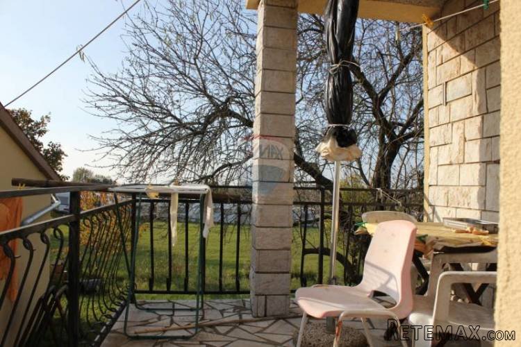 KUĆA TAR 210m2 + 940 m2 okućnica - 3