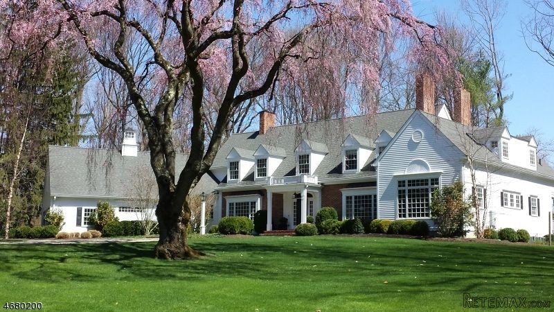 5 bedroom Detached House For Sale: 100..