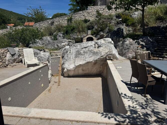 Jedinstveno imanje s kućom i bazenom u prirodnom okruženju – - 2