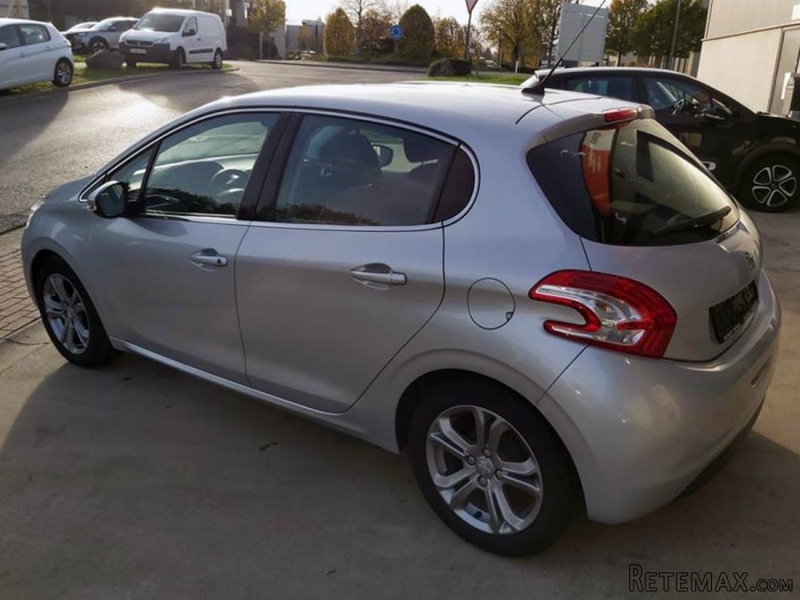 Peugeot 208 1.4 HDi Allure - 3
