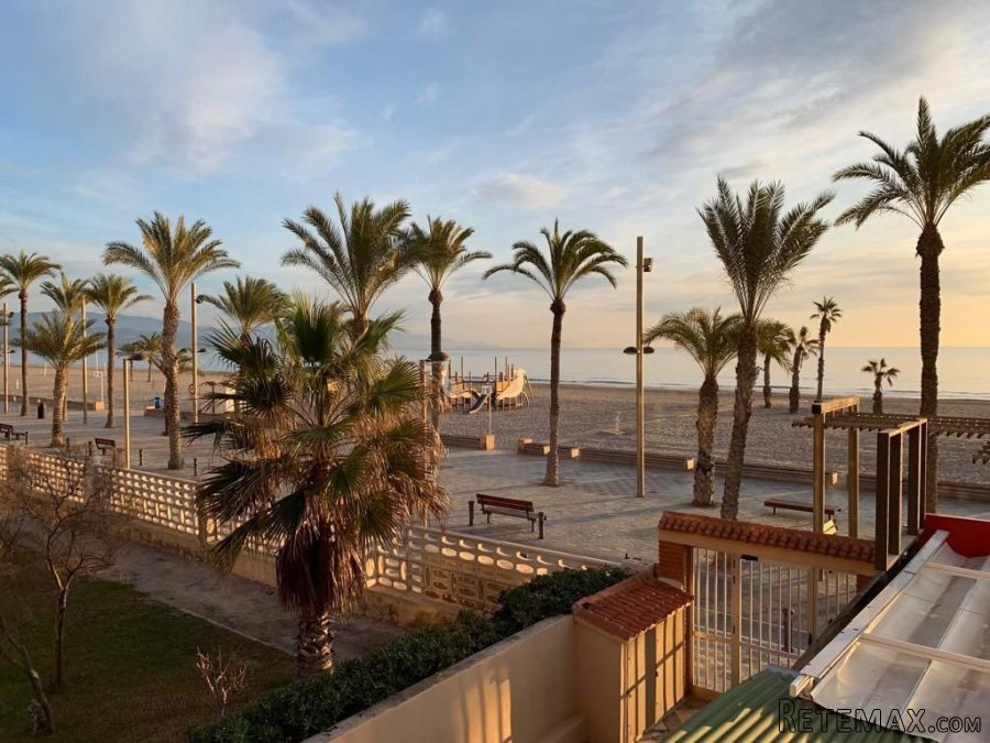 Maravilloso apartamento en la primera playa línea del mar.. - 4