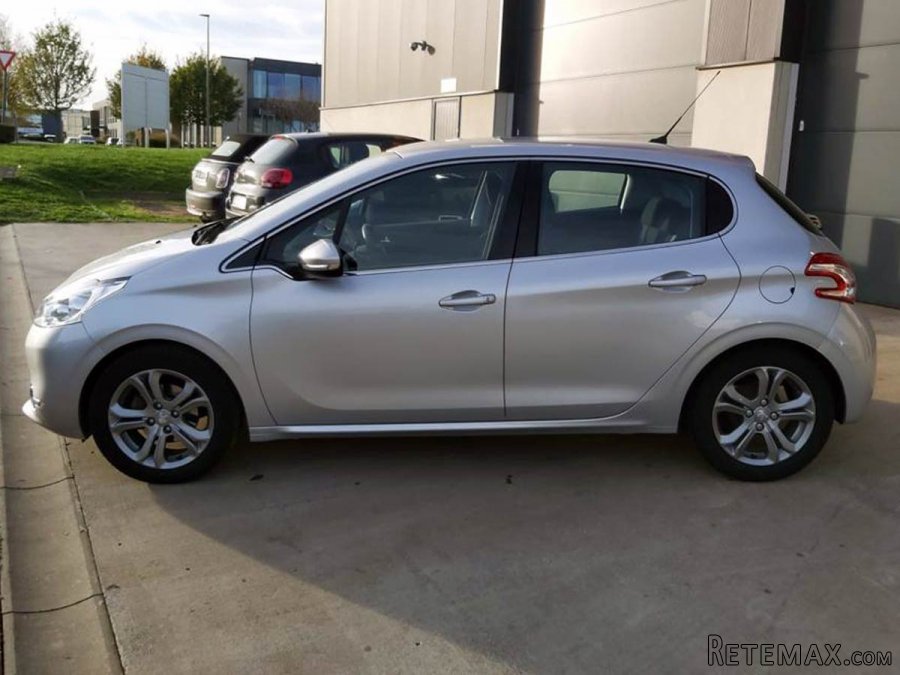 Peugeot 208 1.4 HDi Allure - 5
