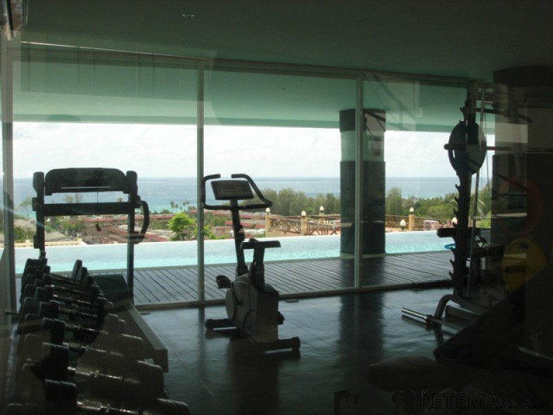 Brilliant 2 Bedroom Seaview Condominium..