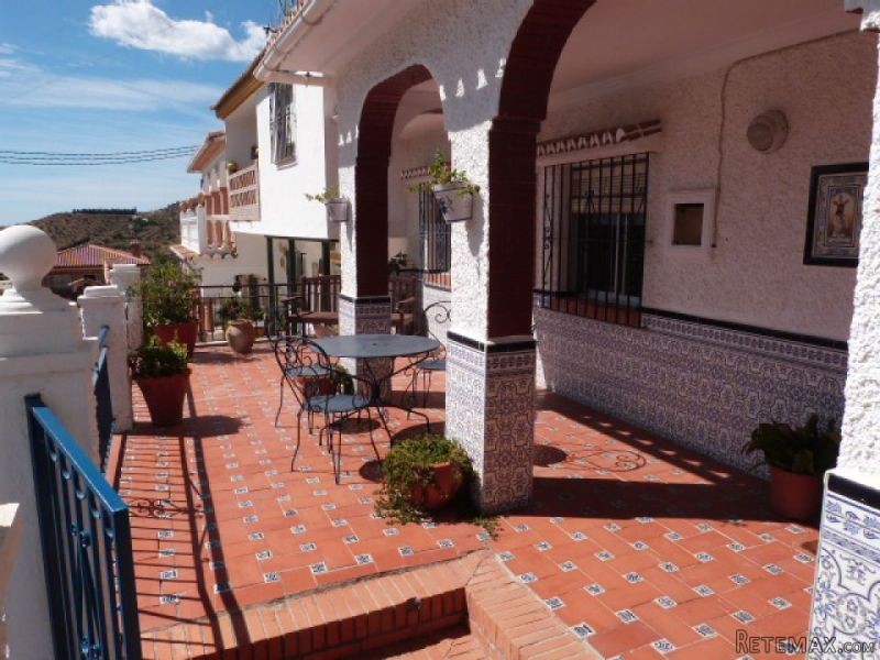 3 bedroom, 1 bathroom Townhouse, (build..