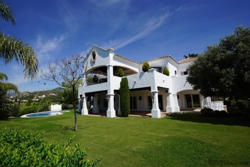 5 Bedrooms - Villa - Malaga - For Sale