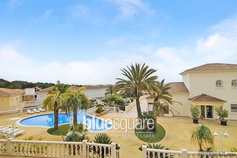 Luxury 2-bedroom apartment in gold..