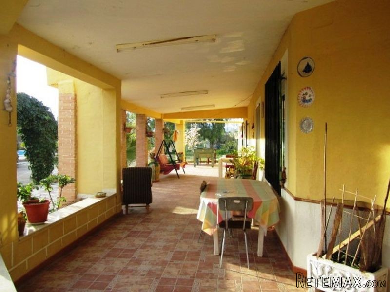 3 Bedroom Country House With Swimming..