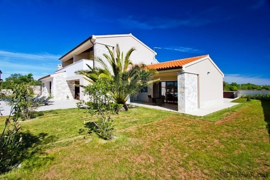 VRHUNSKA LUKSUZNA VILLA U PRIRODI - 8