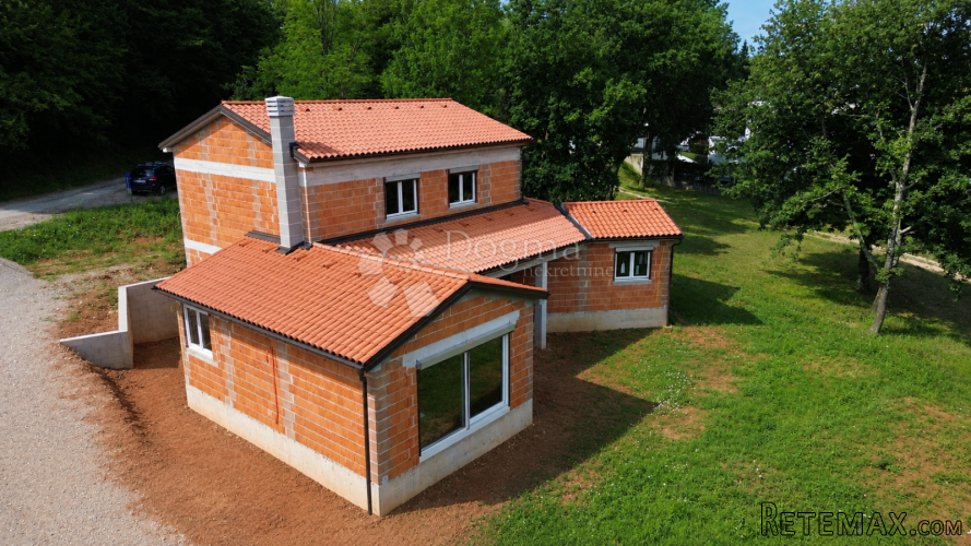 SAMO KOD NAS!! LABIN,okolica kuća- ROH BAU na TOP LOKACIJI
