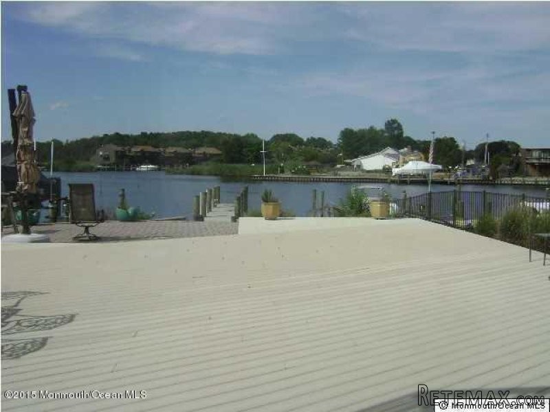 3 bedroom Flat For Sale: 648 Harbor..