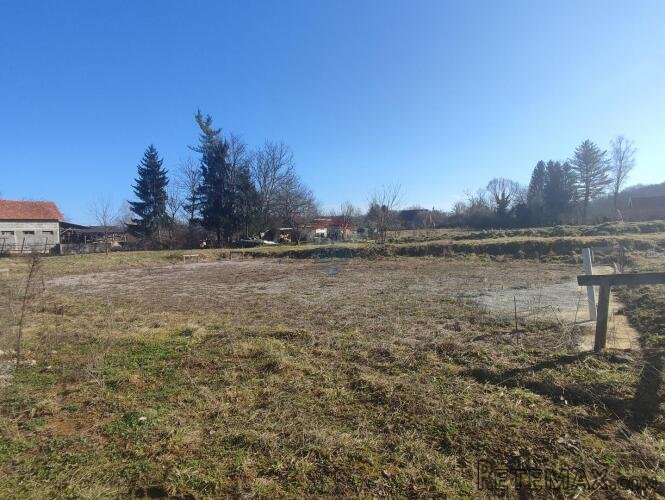 Duga Resa, teren 150 m od Mrežnice sa projektom - 3