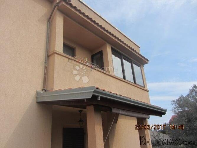 Kuća sa tri apartmana - 3