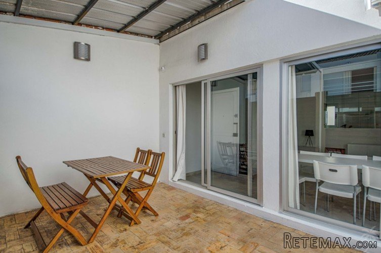 This three bedroom apartment is situated in the centre of.. - 3