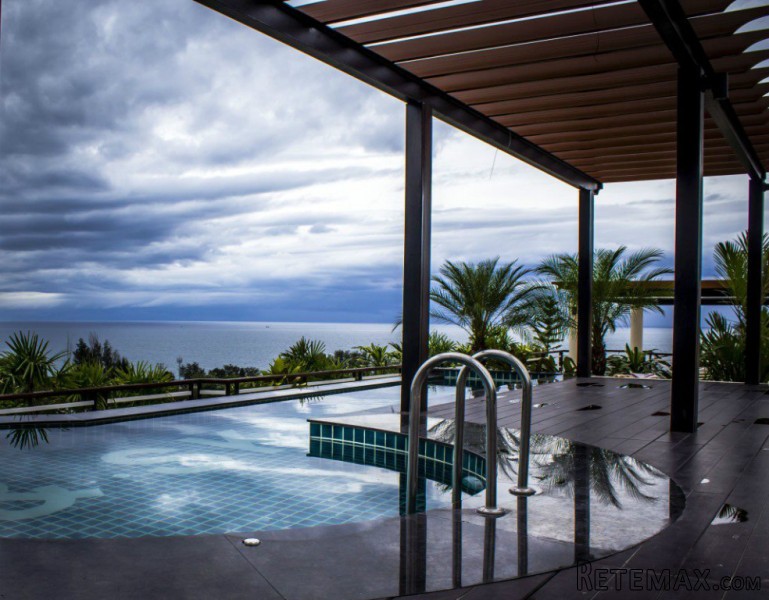 Stunning New 1-2 Bedroom Sea View..