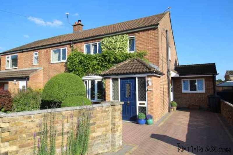4 bedroom, Semi-detached House house..