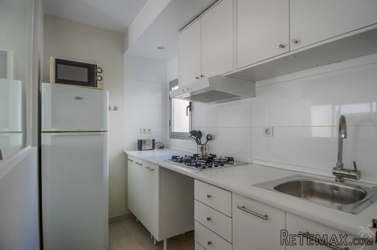 This three bedroom apartment is situated in the centre of.. - 7