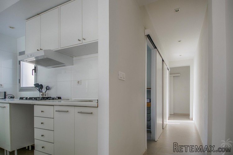 This three bedroom apartment is situated in the centre of.. - 8