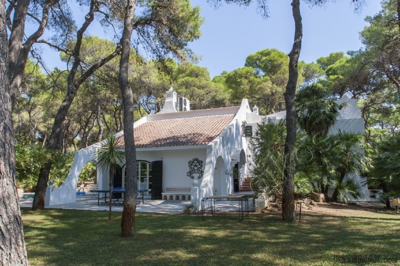 V000235, 4 Bedrooms Villa By The Golf..