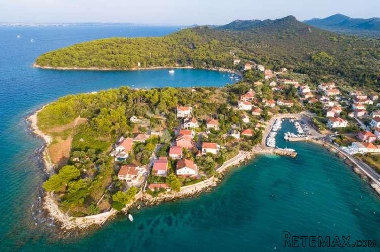 GRAĐEVINSKO ZEMLJIŠTE - EKSKLUZIVNI PROJEKT SA 9 VILA PRVI R