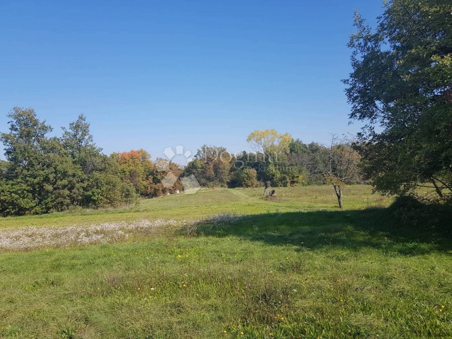 Kompleks građevinskog i poljoprivrednog zemljišta, okolica L - 2