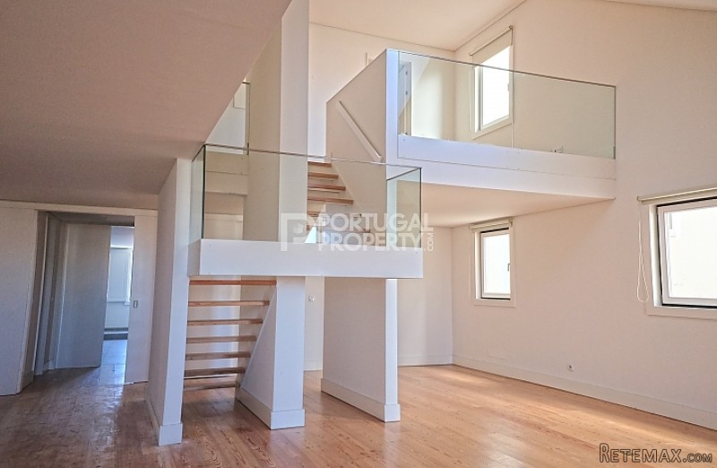 Modern Duplex Apartment in Lisbon