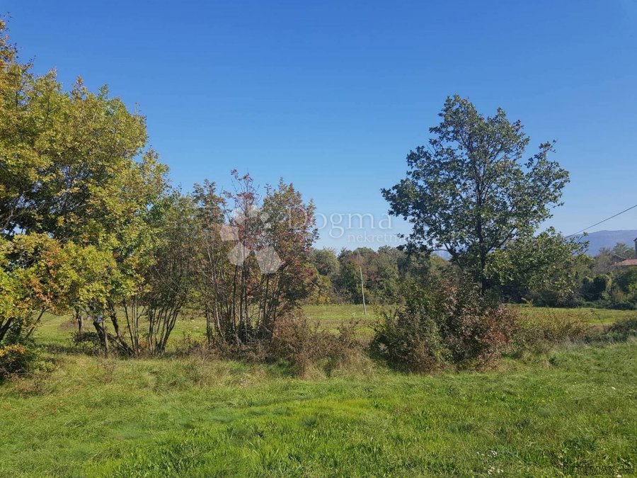 Kompleks građevinskog i poljoprivrednog zemljišta, okolica L - 4