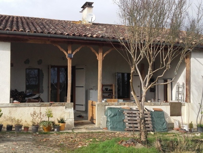 Country Farmhouse Set On 1.8 Hectares..