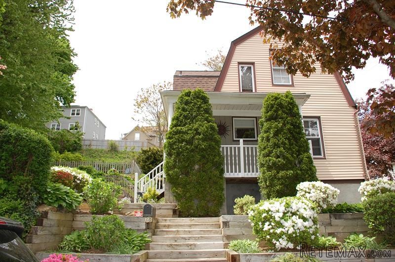 3 bedroom House For Sale: 123 Rose Hill..