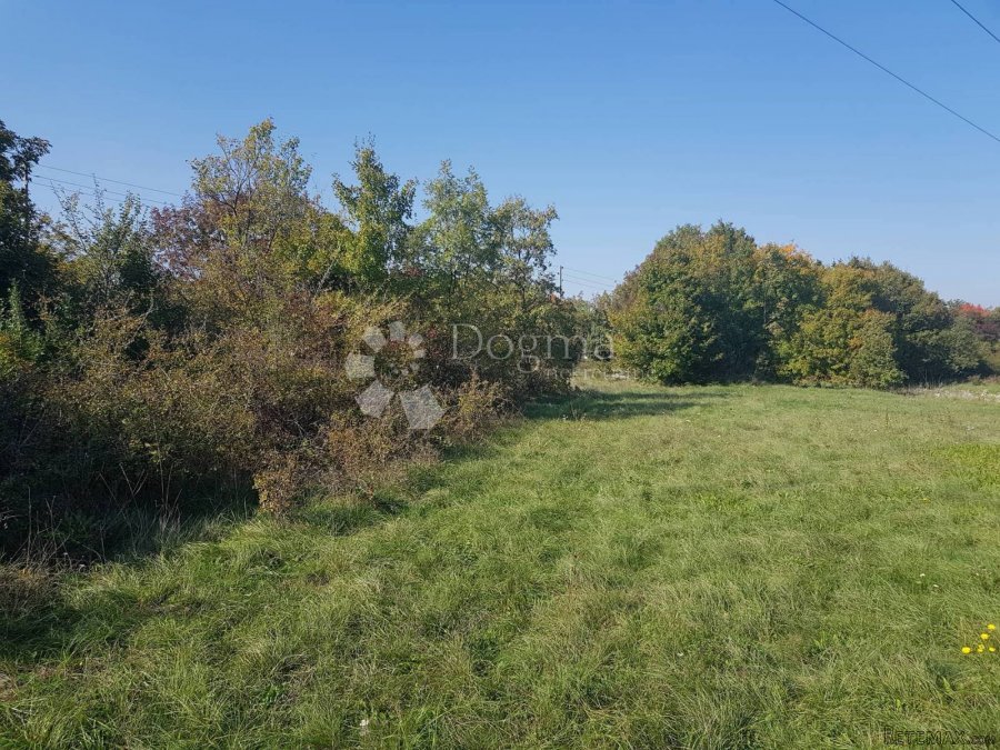 Kompleks građevinskog i poljoprivrednog zemljišta, okolica L - 7