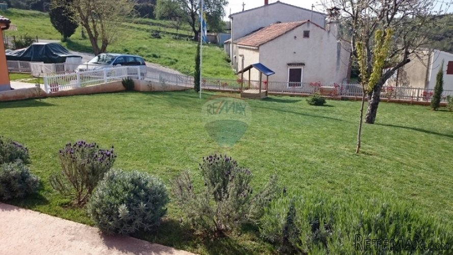 ISTRA, PULA, SAMOSTOJEĆA KUĆA I DVA APARTMANA - 4