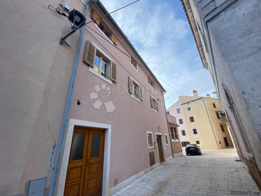 Kuća u centru Bala s uhodanim poslom slastičarstva - 3