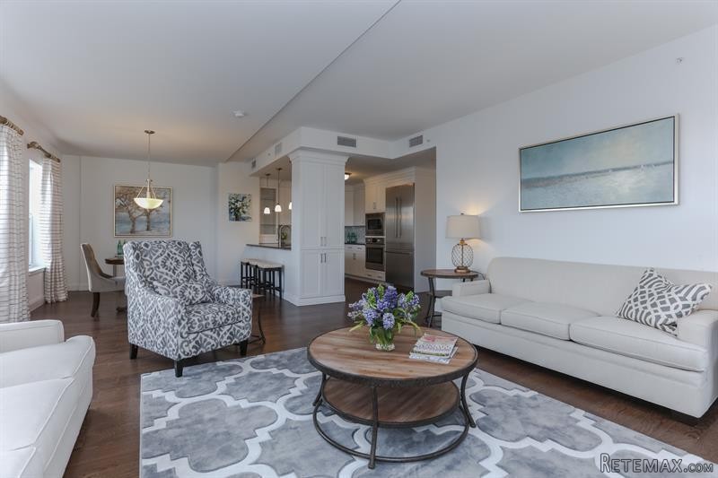 2 bedroom House For Sale: 10 Byron.. - 2