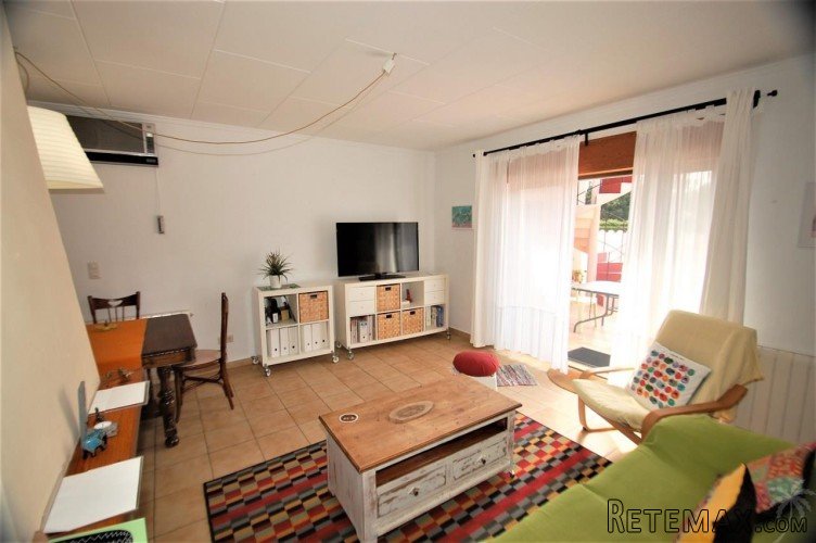 This semi-detached villa is located in a sunny, residential.. - 6