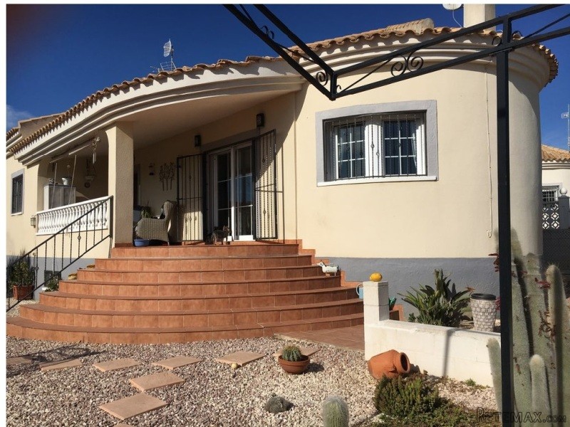 5 Bedrooms - Villa - Alicante - For Sale