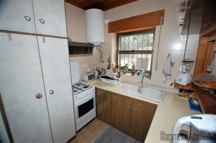 This semi-detached villa is located in a sunny, residential.. - 8