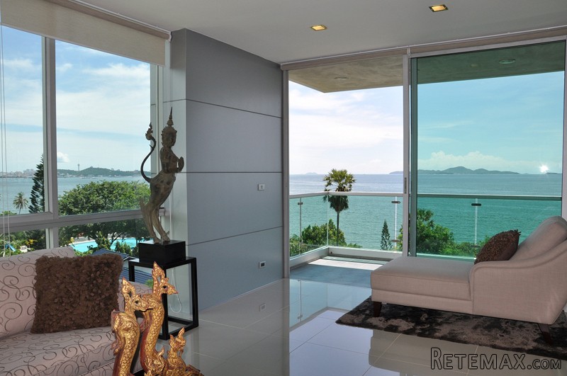 High class beachfront 1-bedroom condo:.. - 2