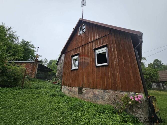 Skrad, samostojeća kuća s gospodarskom zgradom , Gorski kota